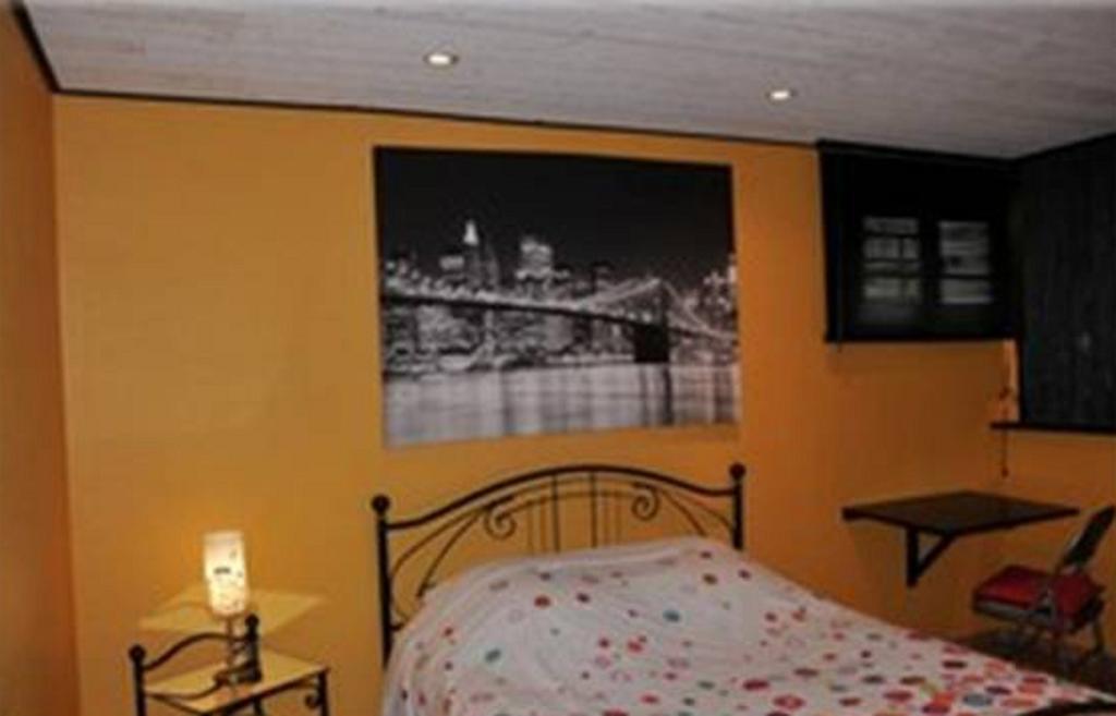 Chambre D'Hotes Le Cypres Bleu Roussillon  Szoba fotó