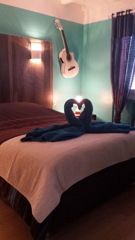 Chambre D'Hotes Le Cypres Bleu Roussillon  Kültér fotó